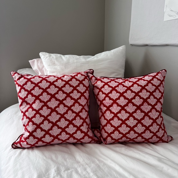 SOLD Roller Rabbit Jemina Decorative Pillow - Picture 3 of 6